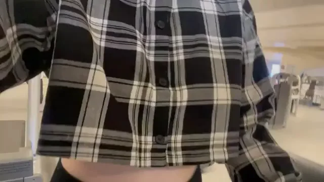Gym Slut Flashes Her Massive Tits 😈💦