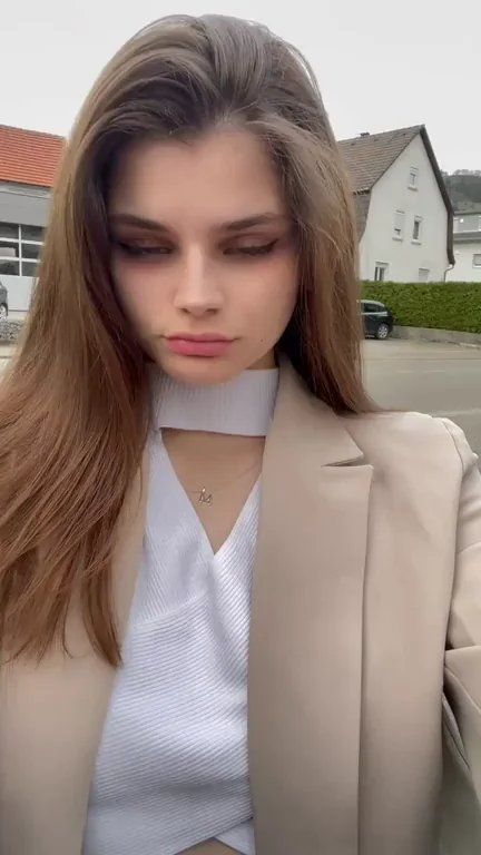 My Massive 05 Tits Causing Car Accidents Behind Me 😈🍈🍈 [GIF]