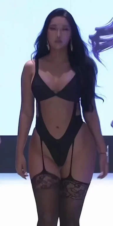 Unforgettable MAXIM Catwalk