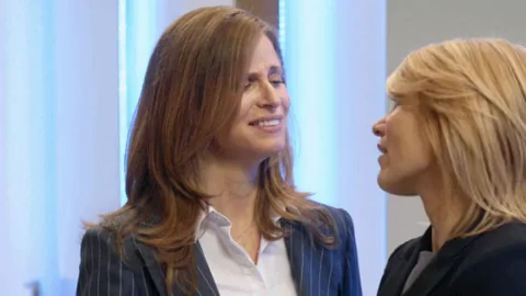 Andrea Savage & Kathleen Rose Perkins in Episodes [S4E5-2015]
