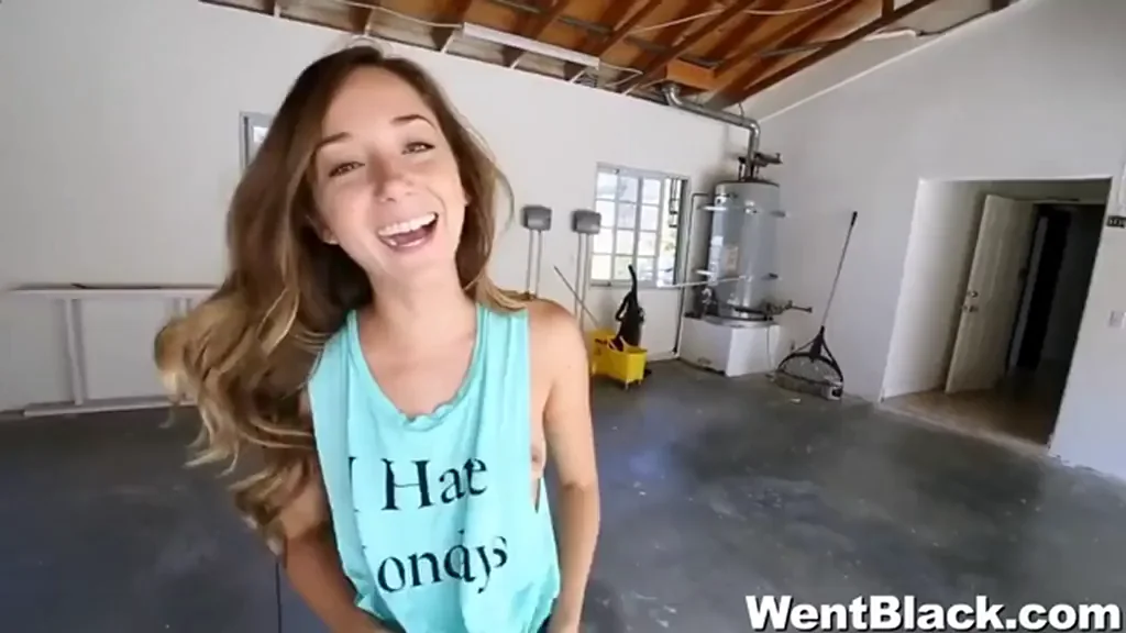Remy Lacroix's Cute Bubble Butt Twerk Tease 🍑💦