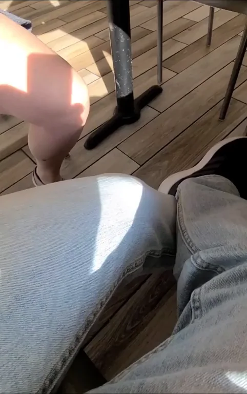 [GIF] The cashier was staring the whole time
