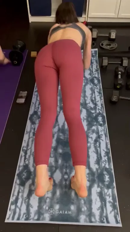 Face-Down Ass-Up Tease After Workout 💦🍑 ~L