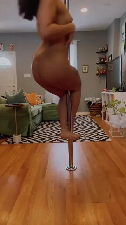 Latina Stripper Slut's Pole Skills: Thick Ass Twerk Tease