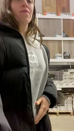 Home Depot has those big open aisles 😁‰ [GIF]