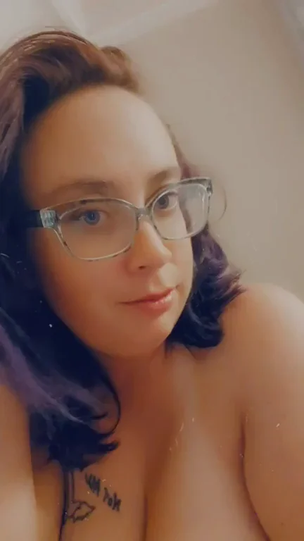 🔥 Sexy Saturday Tease from Glasses Slut 💋