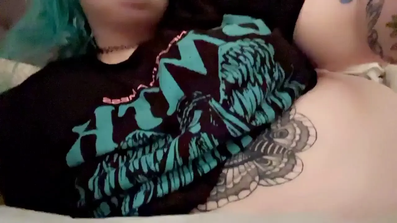 it's a lazy tuesday in my bed.. ;)