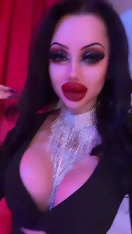 Showing my big boobs in restaurant