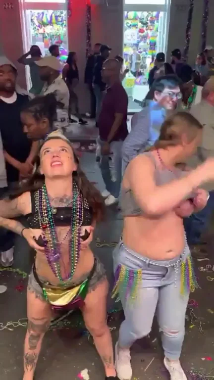Bourbon Street Beads & Bare Tits Flash Frenzy