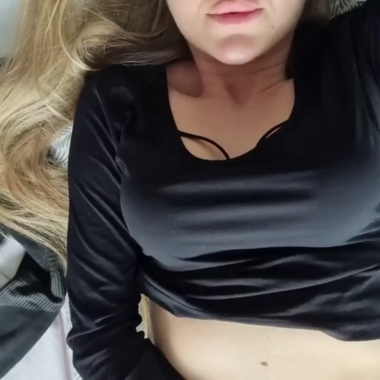 30 y/o MILF..hungry for cock..