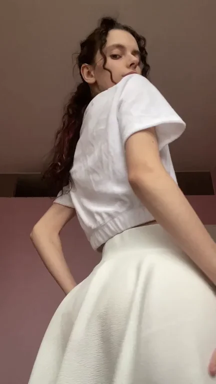 Beauty's Hungry Pussy Craves Cock 🍑💦