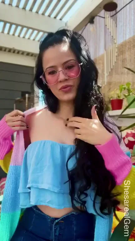 This top with no bra feels breezy.