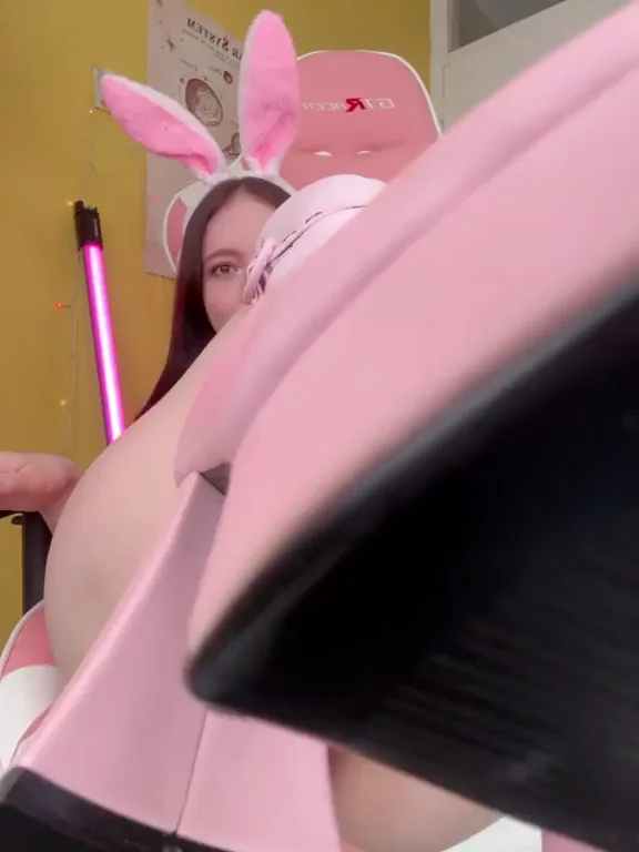 Tongue Dive into My Hot Pink Bunny Pussy 🐰💦👅