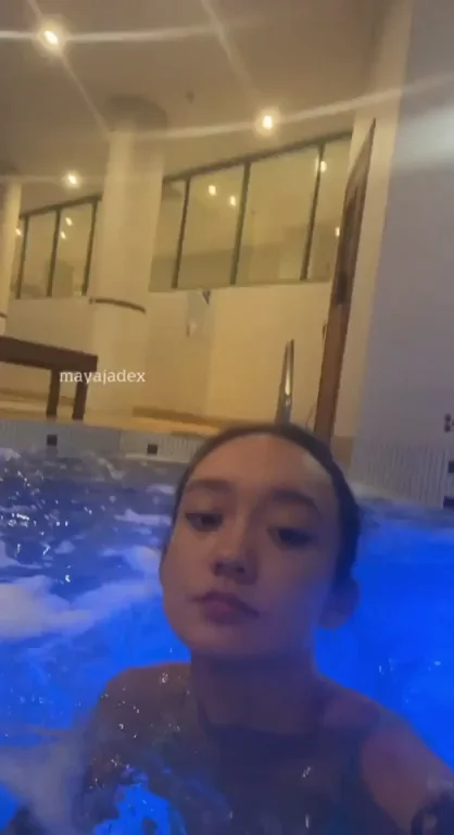 Flat But Fuckable Titties in Hot Tub Flash 😈💦