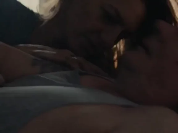 Catrin Striebeck's Juicy Nude Tease in Zwischen den Jahren (2016) 🔥🍑