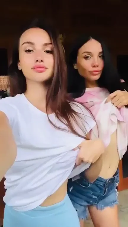 two naked girls to play