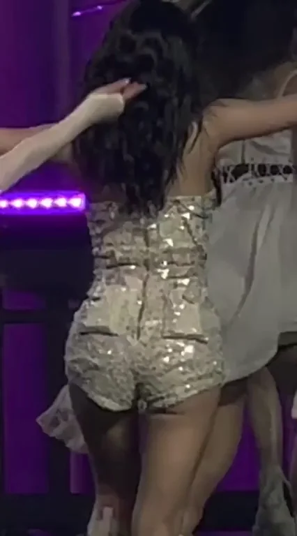 🍑 TWICE Momo's Shiny Ass Twerk Tease on Stage 🔥
