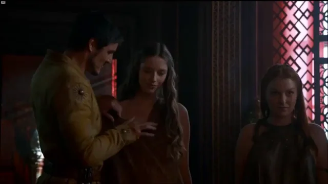 Josephine Gillian & Kristen Gillespie’s Steamy Game of Thrones Boob Tease 🔥👑