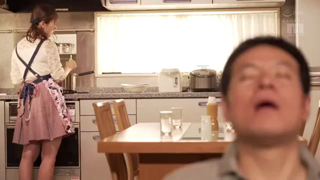 Hungry Dude Can't Pick Dinner Over Hot Asian Slut's Tasty Holes 😛🍑