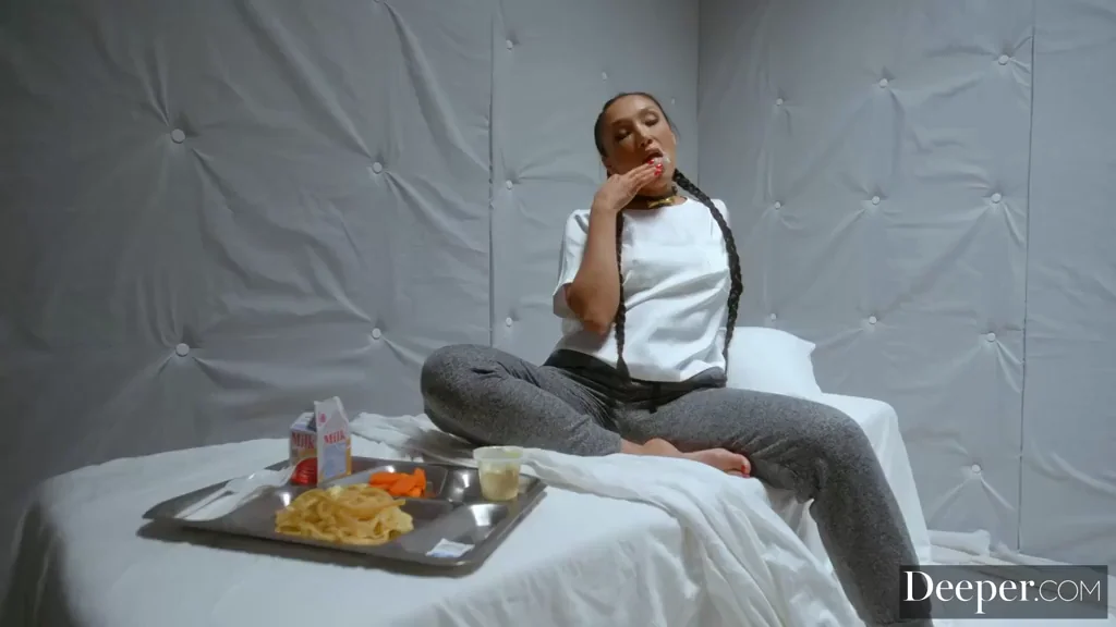 Vicki Chase's Prison Slut Mouth Feast 😈🍆💦