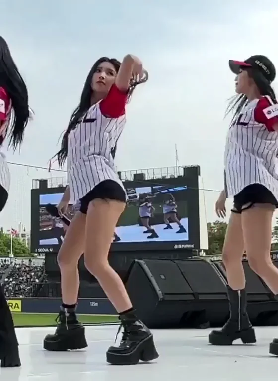 🔥 Soyeon & Minnie (G)I-DLE Baseball Slut Dance Tease 💦