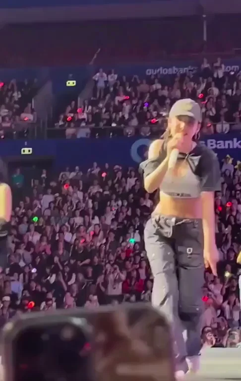 🔥 Nayeon from TWICE Teasing Her Toned Midriff on Stage 💦