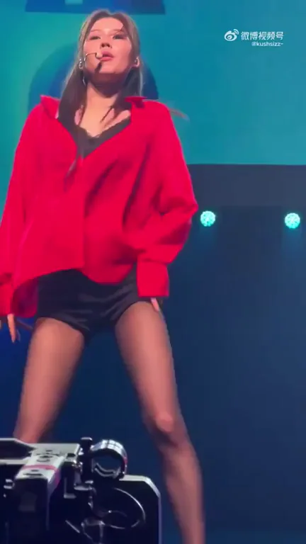 🔥 TWICE Sana's Sexy Red Hoodie Tease & Thigh Flex 💦