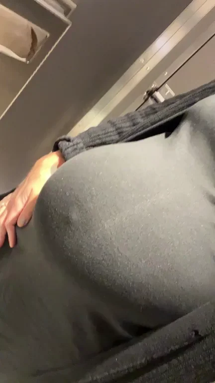 Peek Under My Dress at This Fat Preggo Belly? 😏🤰🍑