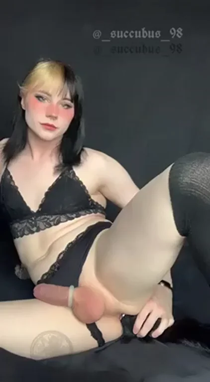 🔥 Warming Up My Thick Trans Cock For You 😈🍆