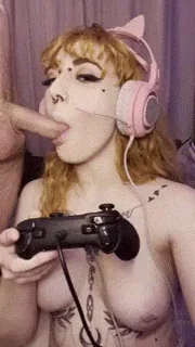 I love sucking cock while gaming
