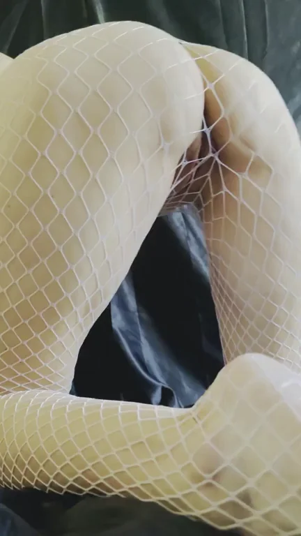 Fishnet booty. (f)45