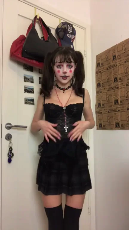 my cute little clown butt❤👆€