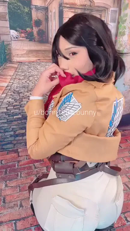 Wait for That Epic Cosplay Ass Drop! 🍑😜