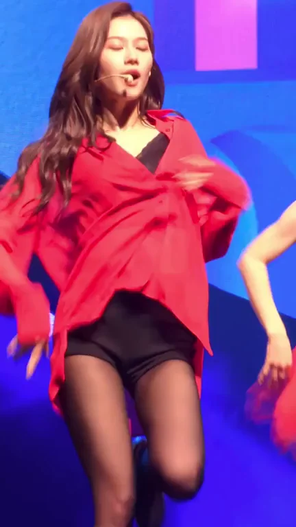 TWICE - Sana