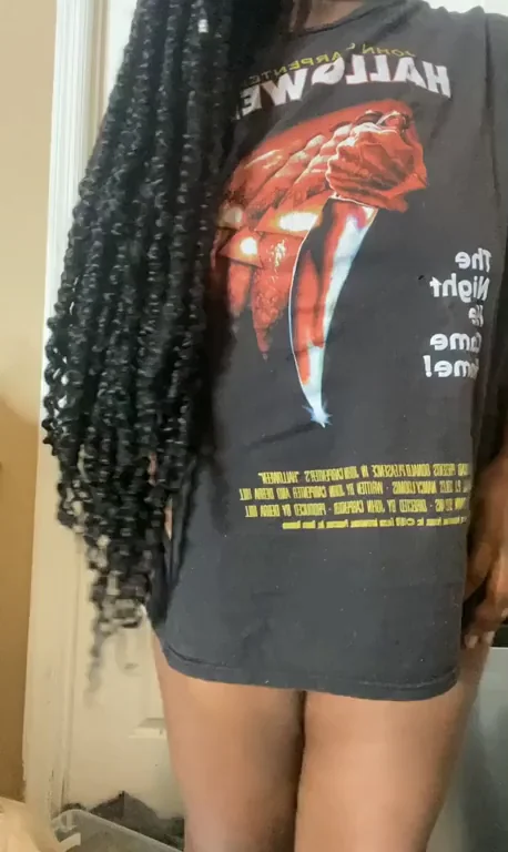 Right Titty Hangs Low: Ebony Babe's Saggy Asymmetry Flex