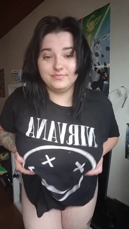 accept me as your emo gf