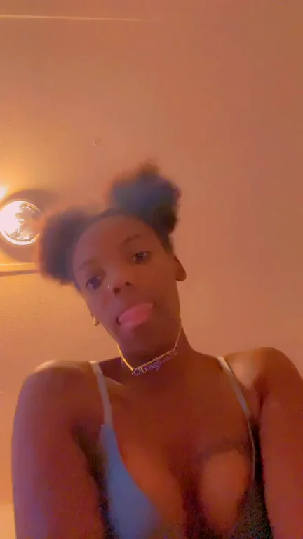 Titties or Phat Ass? 😈🍑💦