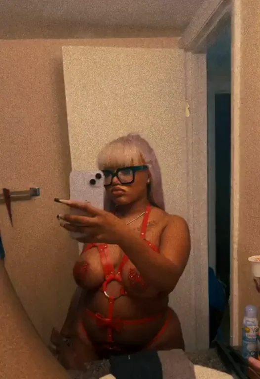 I bet your GF doesnt send you nudes like this