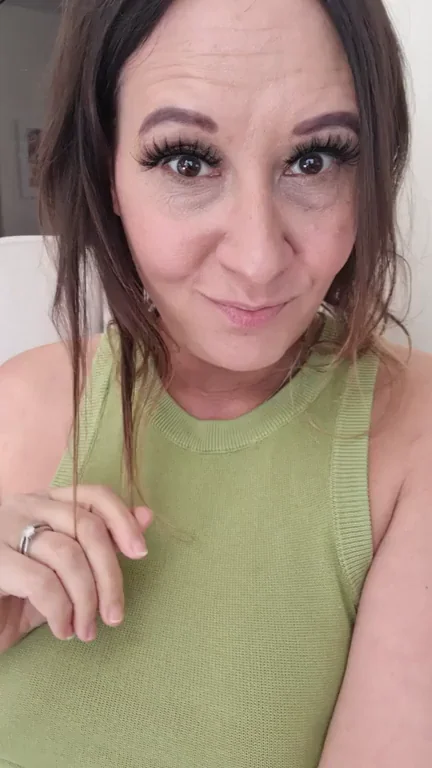 Wanna play with mommy's tits