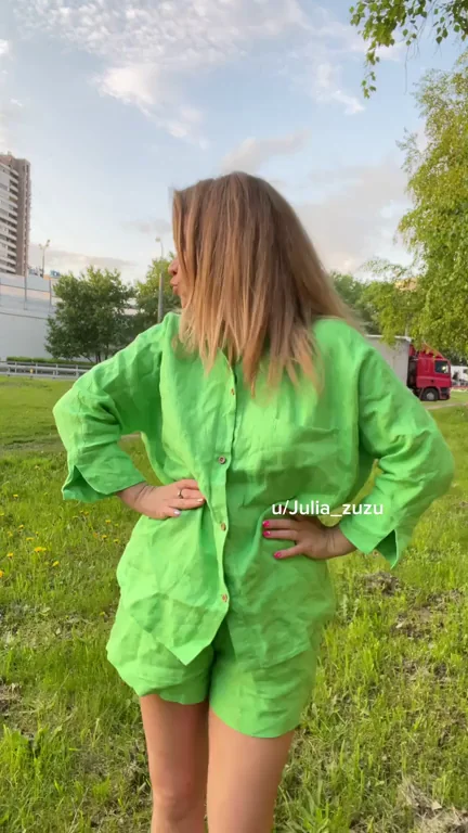 Quick Outdoor Titty Flash to Stroke Your Boner 😈💦