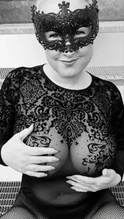 Any guys like curvy cougar? 36f [OC]