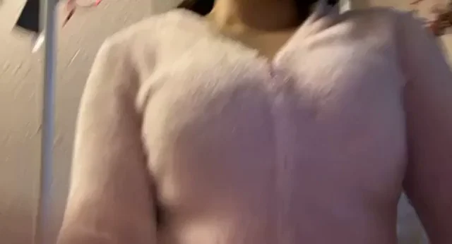 [Video] what do u think of my natural tits ?