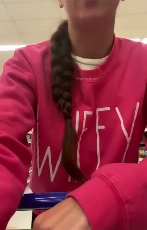 Wifey Flashes Her Tits in Grocery Store Tease