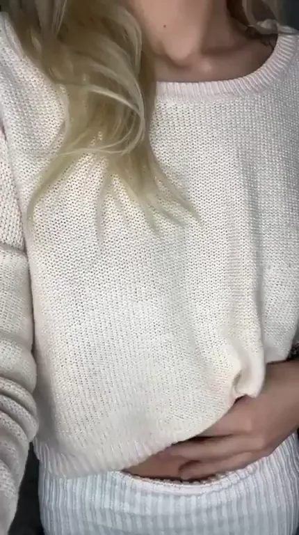 Gym Slut's Cardio Ride: Sweaty Tease Between Sets 😈