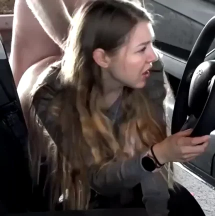 she was so cuteee ( linkks in comments )
