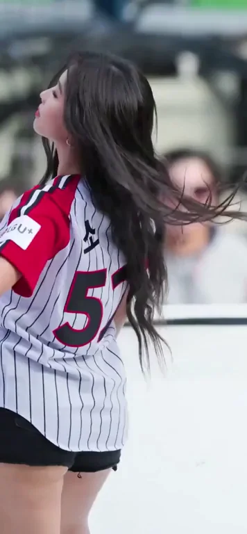 🔥 (G)I-DLE Soyeon & Minnie Baseball Jersey Ass Tease 🍑💦