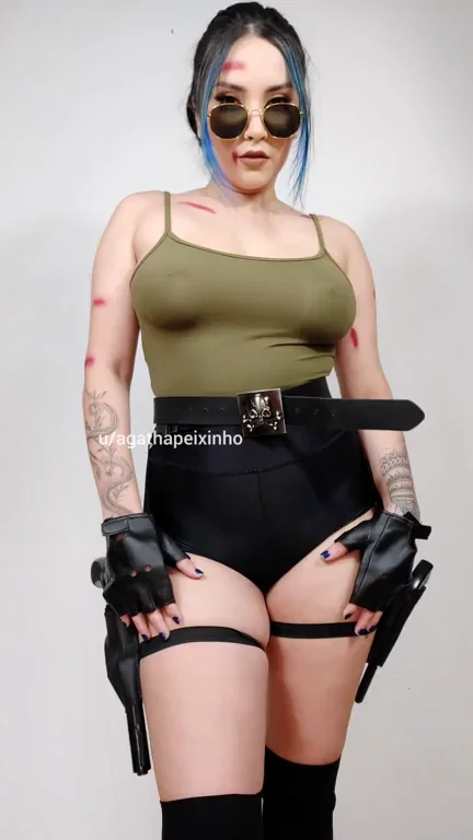 🔫 Agathapeixinho's Slutty Lara Croft Cosplay Tease 💦