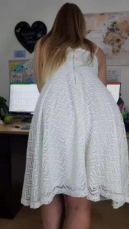 🔥 Curvy All-Natural Babe Teases Her Massive Tits & Juicy Ass 💦