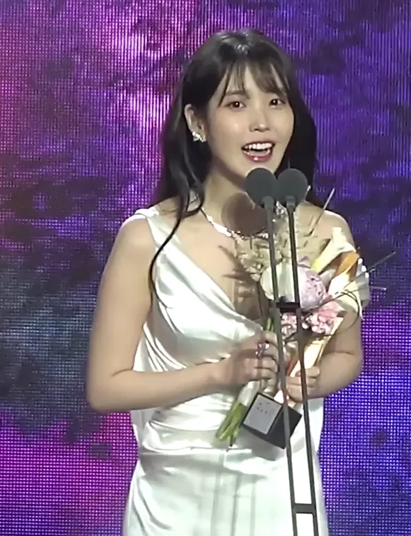 IU