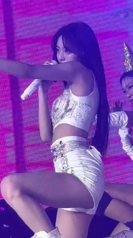 ITZY - Yuna (Eye Contact)